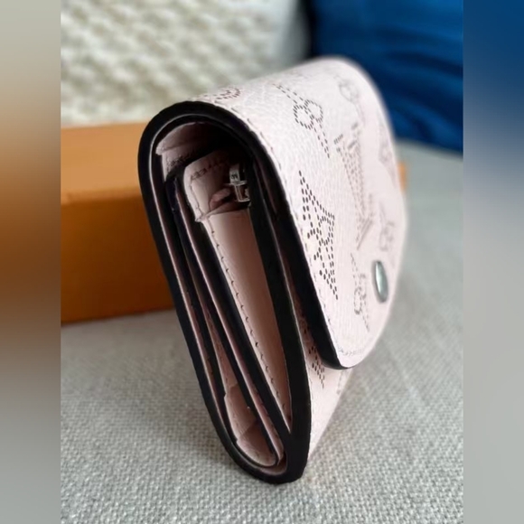 Louis Vuitton Trifold Wallet Mahina Portefeuille Iris XS  Pink - Picture 3 of 8